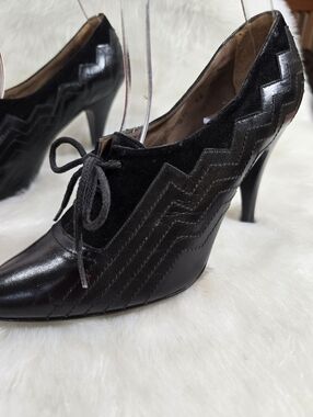 Nina Black Pointed Lace-Up Heeled Oxford Bootie